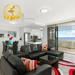 cairns-luxury-seafront-apartment.queenslandhotels.net/